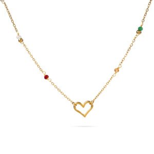 Collar dorado con colgante de corazón y detalles de piedras naturales