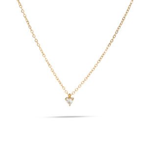 Collar dorado con colgante en forma de corazón