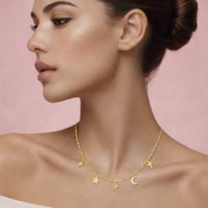 Collar dorado con charms de rayo, estrella, luna y cruz