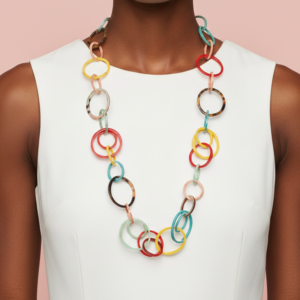 Collar largo de aros multicolores de resina